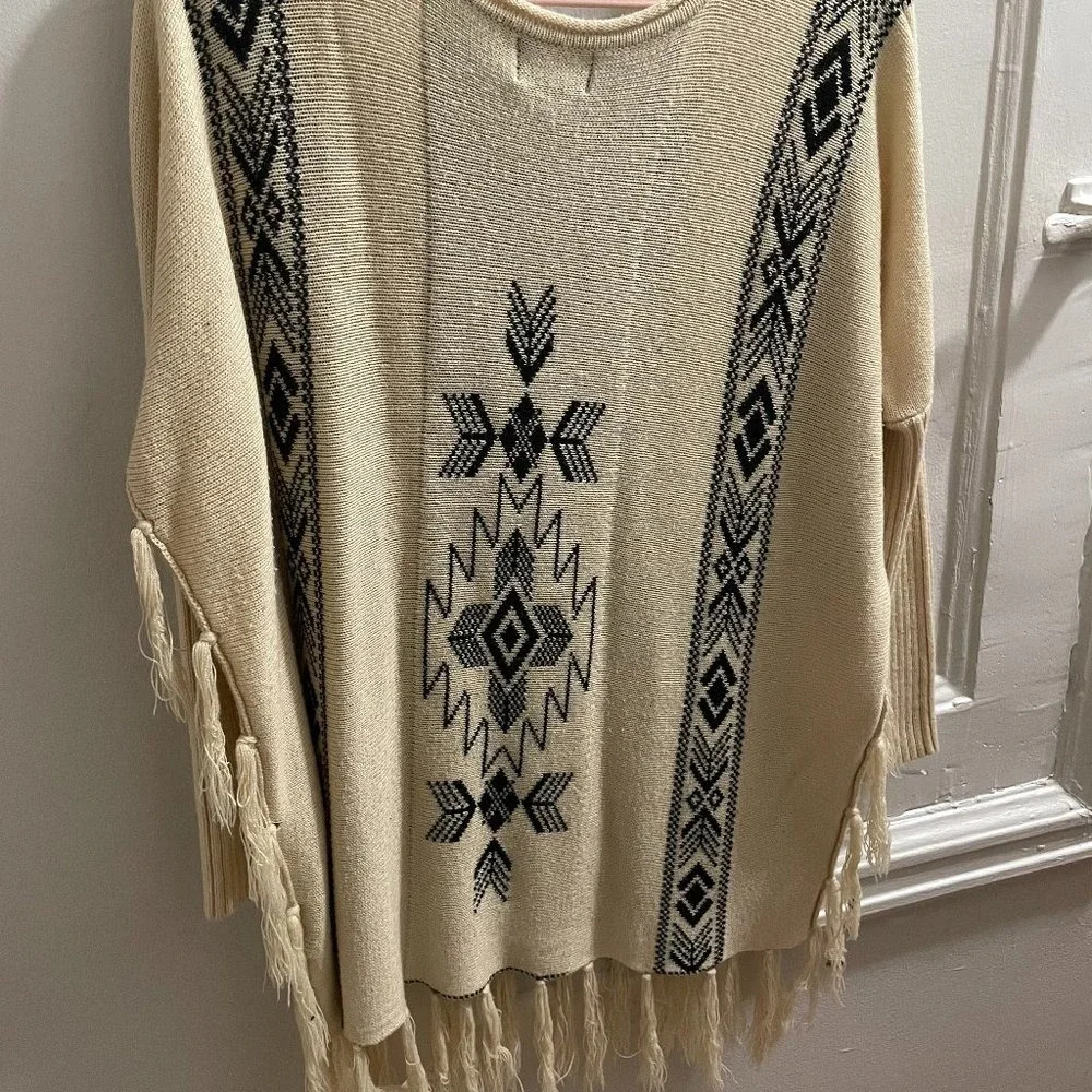 ACTIVE Tribal Geometric Fringe Poncho Sweater Top M L Cream Black - Picture 3 of 4